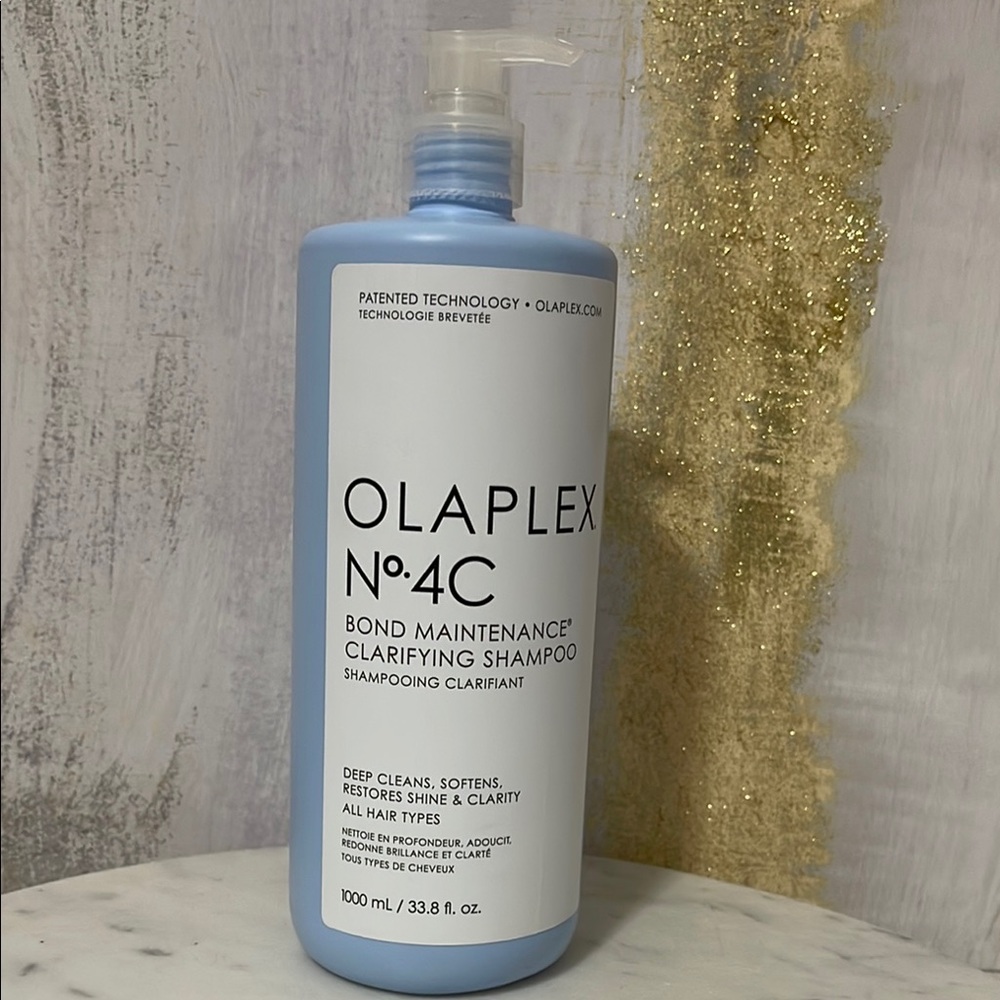 Olaplex No.4C Clarifying Shampoo Deep cleanses